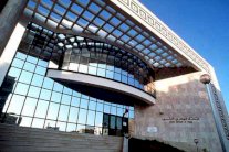 البنك المركزي التونسي يخفض توقعاته لنسبة النمو ويحذر من تفاقم العجز