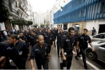 الحكومة الجزائرية تقرر تحسين رواتب وتقديمات عناصر الشرطة