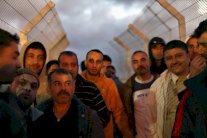 منع العمال الفلسطينيين من استخدام حافلات المستوطنين في الضفة الغربية