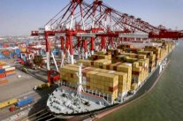 تباطؤ حركة الشحن والتفريغ في موانئ الصين