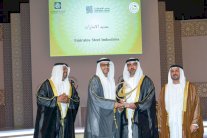 حديد الإمارات تفوز بجائزة الشيخ خليفة للامتياز من الفئة الذهبية