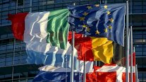 الاتحاد الأوروبي يمنح فرنسا وإيطاليا فرصة أخيرة لإصلاح ميزانيتهما