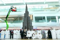 مطارات دبي تكشف عن أطول مجسم لبرج خليفة من الشوكولا