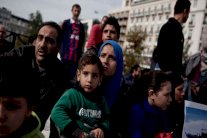 لاجئون سوريون يطالبون بمغادرة اليونان: ما فيها يكفيها