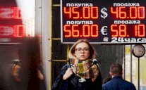 انهيار سعر الروبل الذي فقد 8% مقابل الدولار واليورو