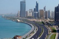 تراجع النفط لا يؤثر كثيراً على تنافسية الإمارات