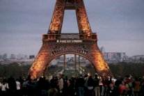 إضاءة برج إيفل تضامنًا مع الشعب السوري 