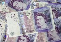 الاسترليني يرتفع أمام اليورو ويتراجع أمام الدولار