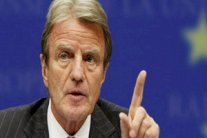 كوشنير ينفي أي 