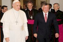 عاهل الأردن يحادث بابا الفاتيكان 