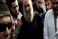 مصر تحاكم شقيق الظواهري والمواجهات تتواصل في الجامعات