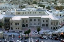 مقاتلون معارضون ينسفون فندقًا أثريًا في حلب 