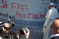 البابا: دعوتي عباس وبيريز إلى الصلاة خارج حسابات السياسة