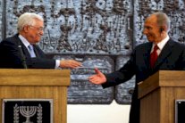 بيريز وعباس سيصليان للسلام في الفاتيكان في 8 حزيران/يونيو