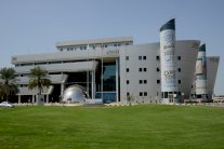 تجارة دبي الخارجية تحقق 323 مليار درهم في الربع الأول 2014