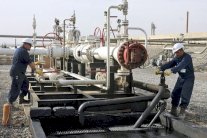 النزاع في العراق يهدد تطور القطاع النفطي الحيوي