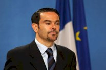 فرنسا تدين المواجهات وتدعو إلى الحوار في ليبيا