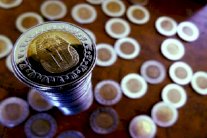 مصر ترفع أسعار الفائدة بالبنوك لإيقاف تدهور الجنيه