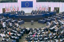 الاتحاد الأوروبي يتبنى مجموعة واسعة من العقوبات الاقتصادية على روسيا