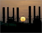 سفير فلسطين في القاهرة: مصر قررت زيادة حصة غزة من الكهرباء