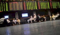 هبوط تاريخي للأسهم الباكستانية بسبب الأزمة السياسية