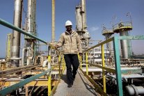 ليبيا تعود إلى سوق النفط على الرغم من أعمال العنف