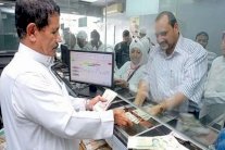 السعودية تضبط تحويلات العمالة الوافدة لمحاصرة التستر التجاري