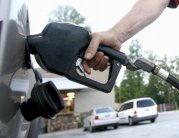 البدء بخفض اسعار الوقود في اليمن اعتبارا من الخميس