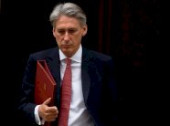 هاموند: هناك توجه إلى رفع العقوبات ضد روسيا