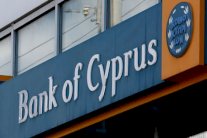 قبرص ترفع القيود على التحويلات المصرفية إلى الخارج