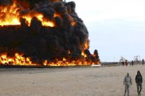 مركزي ليبيا يدعو إلى إجراءات تقشفية فورية