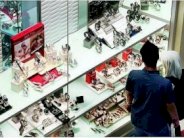 تراجع استهلاك الصينيين للبضائع الفاخرة