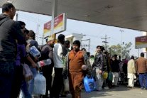 نقص المحروقات يزيد من حدة الغضب في باكستان