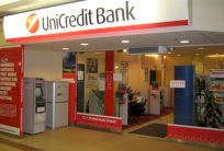 بنك إيطالي يعتزم تسريح آلاف الموظفين بحلول 2018