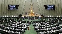 البرلمان الإيراني يقر الموازنة العامة مع تراجع النفط