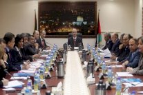 موازنة طوارىء فلسطينية مع حجز إسرائيل أموال الضرائب