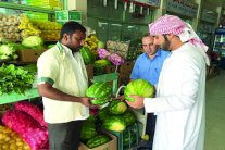 البطيخ الإيراني المثقوب يهدد حياة الإماراتيين