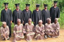 جامعيون يائسون في الكاميرون يحلمون بالهجرة إلى أوروبا