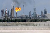 فنزويلا تسعى مع قطر 