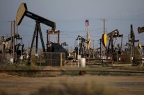 تسريح آلاف العمال في صناعة النفط الاميركية 