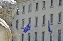 مسؤولون أوروبيون:خروج اليونان من 