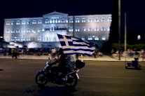 اليورو يتراجع أمام الدولار بعد نتائج إستفتاء اليونان