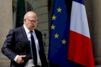 باريس تريد بقاء اليونان في منطقة اليورو 