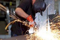 لاجئون سوريون يسدون ثغرات سوق اليد العاملة في المانيا