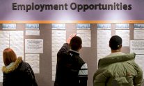 تراجع البطالة في أميركا الى ادنى مستوى منذ 2008