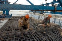 تونس تشهد حرب بيانات بين اتحادي الصناعة والعمال