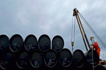 ضغوط إضافية على إسعار النفط مع ترقب عودة إيران إلى السوق