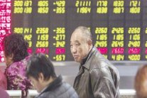 أسعار النفط تفتتح أسبوعها بتراجع في أسواق آسيا