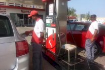 قرار رفع الدعم عن الوقود في عُمان يسري الجمعة