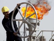 إيرادات النفط العراقي تنخفض إلى 70 بالمئة